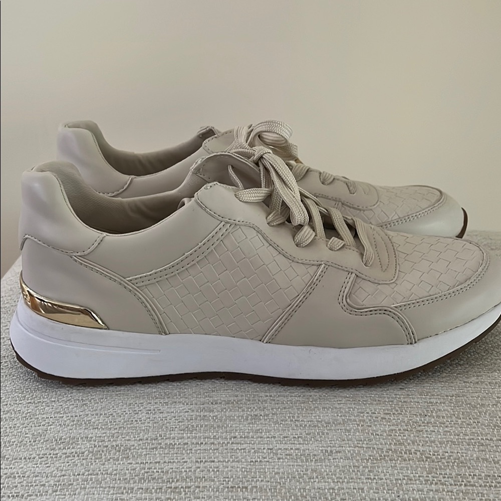 Michael Kors Cream Jasmine Trainers Sneakers New never worn
